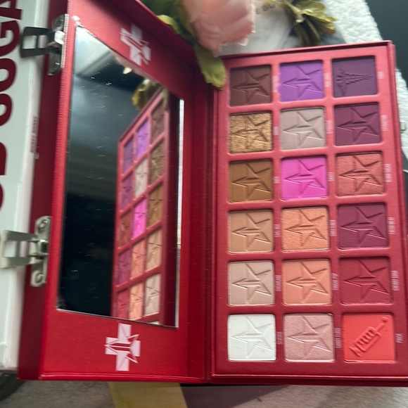 🌟Host Pick🌟💄 Jeffree Star Cosmetics — Blood Sugar Palette (18 Shades) | NIB - Picture 3 of 7